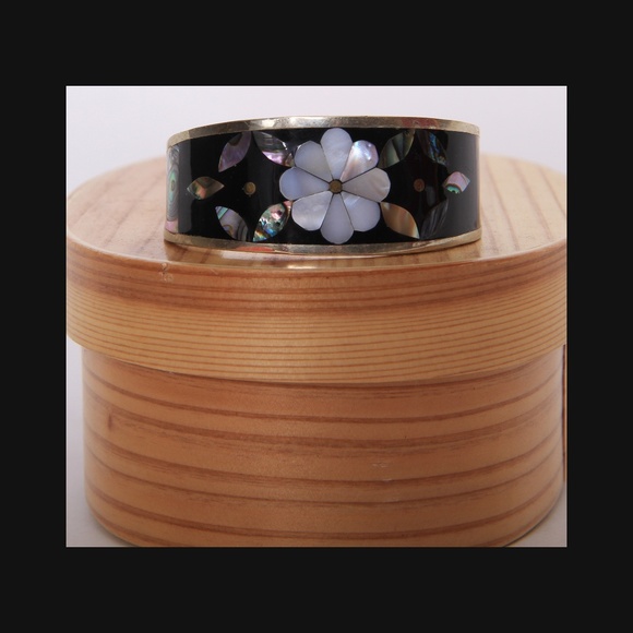 ALPACA Jewelry - VINTAGE MOTHER OF PEARL INLAY ALPACA BANGLE
